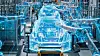Automatisierte Fahrzeugproduktion mit Industrierobotern und digital überlagerter Fahrzeugdarstellung.