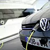 Elektro VW-Auto an der Ladesäule