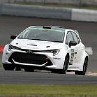 Das Comeback: Verbrennungsmotor mit Wasserstoff Toyota Corolla mit Wasserstoff im Verbrennungsmotor.