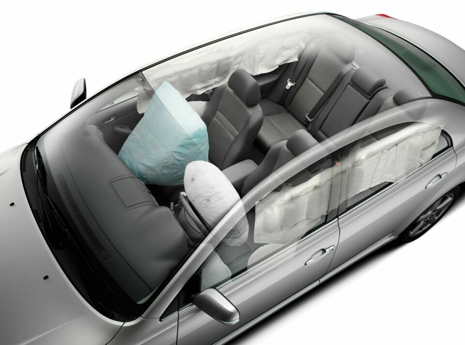 Auch Toyota muss wieder Fahrzeuge mit Takata-Airbags zurückrufen. Toyota Airbags