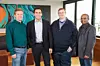 Peter Rander, Argo AI COO; Mark Fields, Ford president and CEO; Bryan Salesky, Argo AI CEO; and Raj Nair, Ford executive vice president, Product Development, and chief technical officer, stehen nebeneinander.