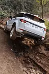 Wo andere alle vier Räder von sich spreizen, legt der Range Rover Evoque erst los.