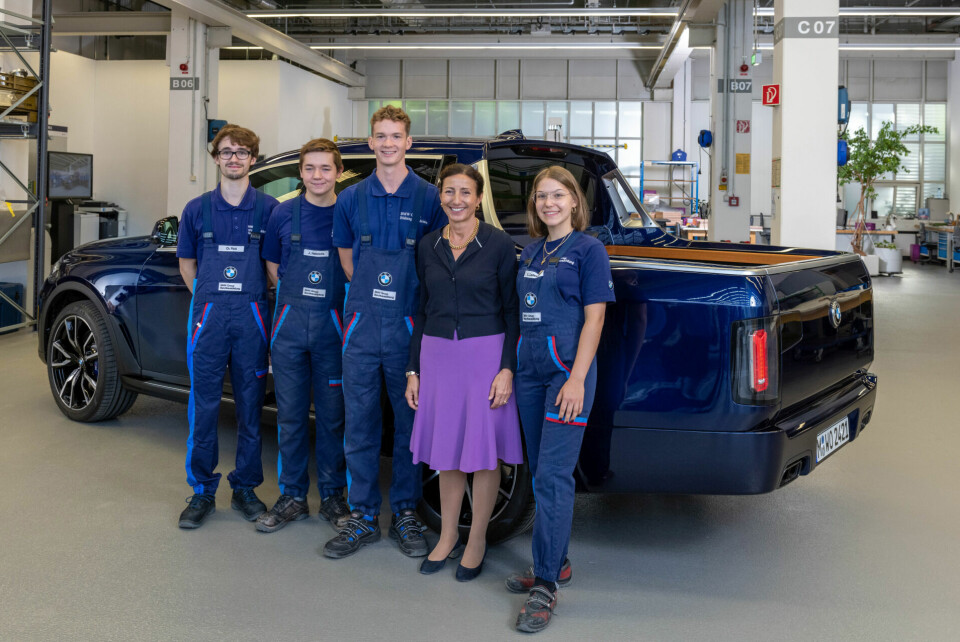 Milagros Caiña-Andree (hier mit Azubis) ist die bislang einzige Frau im BMW-Vorstand. Milagros Caiña-Andree: Tschüss BMW