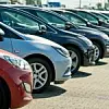 Autos auf einem Parkplatz
