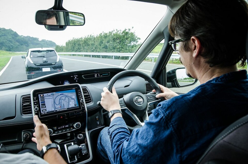 Nissan ProPilot 1 - Autobahnassistent in Serena und Qashqai.