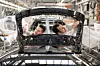 Audi-Mitarbeiter in der Produktion