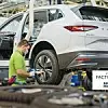 Die Reifenmontage bei einem Skoda Enyaq iV in Mlada Boleslav.