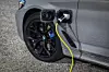 Der BMW 545e xDrive kommt rein elektrisch bis zu 57 Kilometer weit