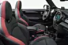 Der Innenraum des Mini John Cooper Works Cabrio.