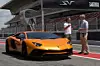 Lamborghini-Chef Stephan Winkelmann im Gespräch mit Redakteur Marcel Sommer vor dem neuen Aventador