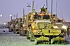 Die selbstständig agierenden US Army Trucks orientieren sich am Vordermann.