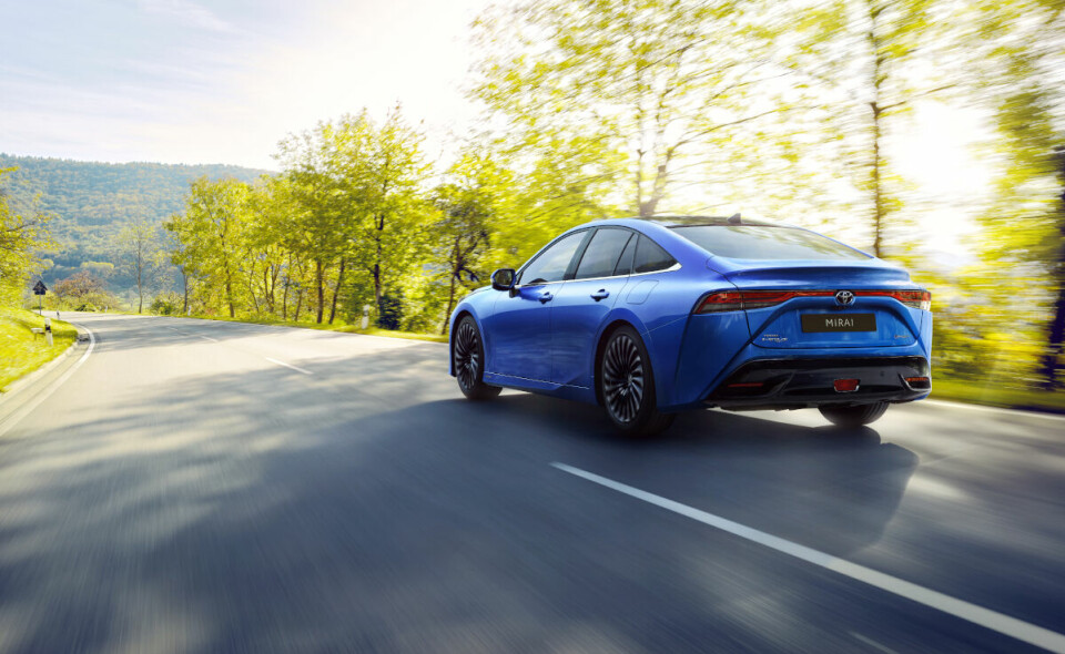 Im Vergleich zur internationalen Konkurrenz setzt Japan stärker auf Hybrid- und Wasserstoffmodelle. Toyota Mirai 2024 / Japans Autobranche hofft auf das Comeback