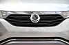 Das Ssangyong-Emblem ziert den Kühlergrill.