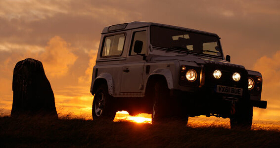 Während die robuste Karosseriekonstruktion in bester Tradition zu einem großen Teil aus ebenso leichtem wie hochfestem Aluminium besteht, bildet eine weiter entwickelte Version des bewährten Leiterrahmenchassis die Basis. Während die robuste Karosseriekonstruktion in bester Tradition zu einem großen Teil aus ebenso